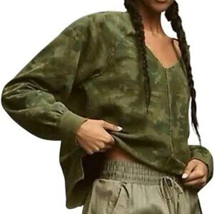 PILCRO Anthropologie Camo Print Sweatshirt Large Popover V-Neck Boxy Streetwear